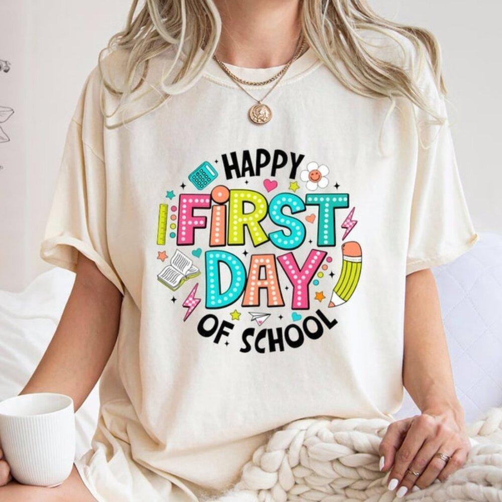 Happy First Day Of School Teacher Gift Retro Fun Graphic T-Shirt